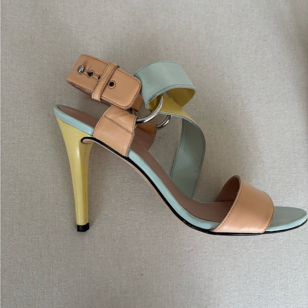 Stuart Weitzman Yelp Petal pastel Sandals heels 7 EUC
